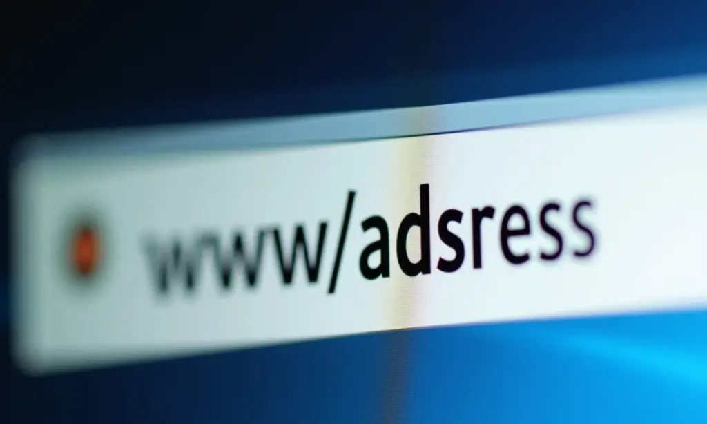 O Que É URL Amigável E Como Criar Para Melhorar o SEO URL amigável exibida em uma barra de endereço, representando otimização de SEO.