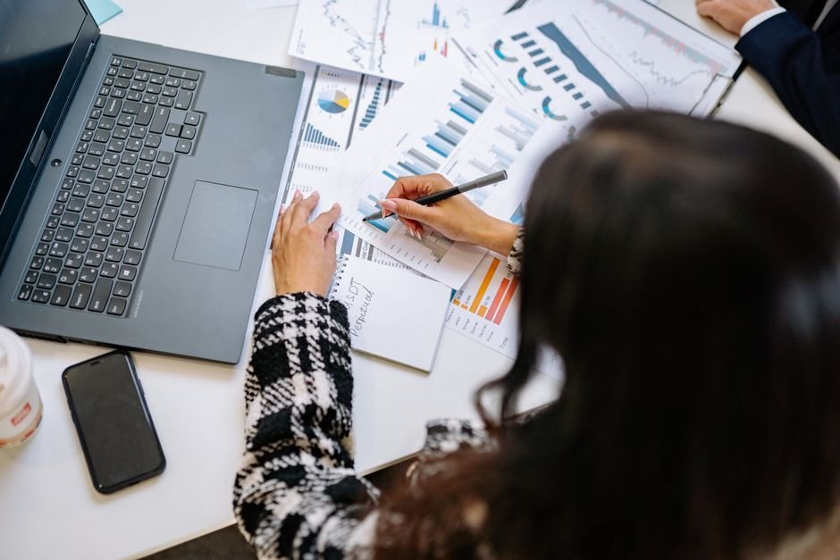O que é benchmarking, na prática