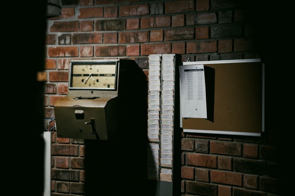 Registro e controle de horas: o que a lei exige